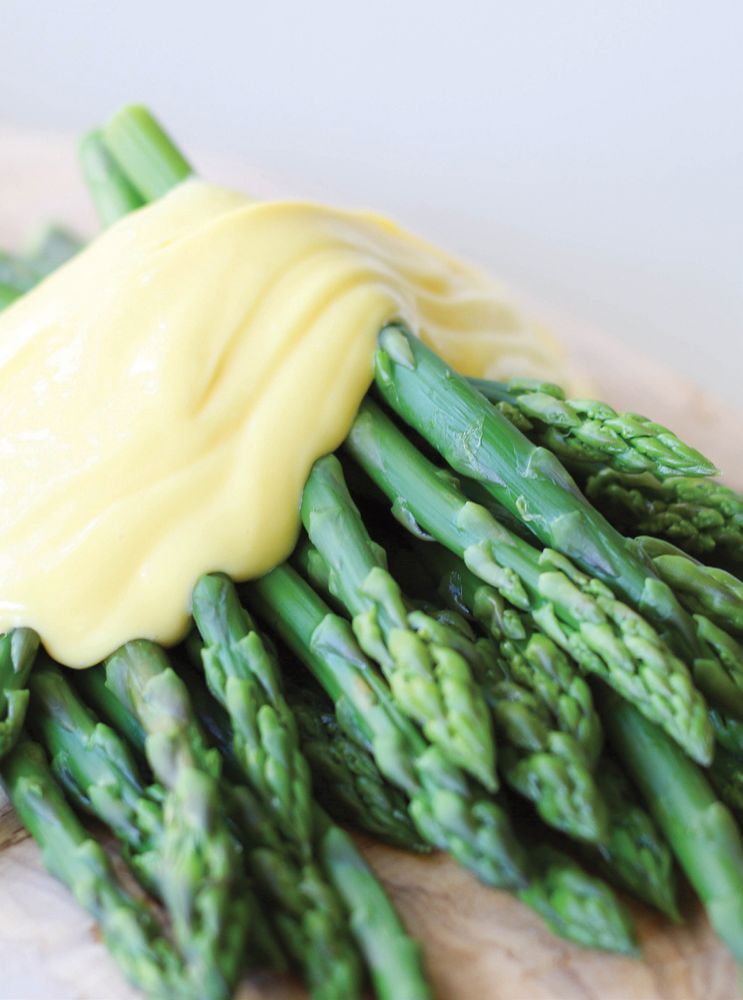 Asparagus Hollandaise (Classic Hollandaise Sauce) from The Chefs