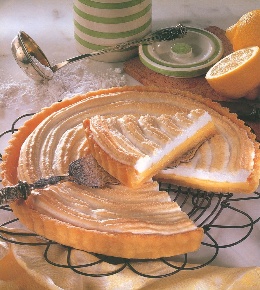 Lemon meringue pie from Desserts Le Cordon Bleu Home Collection by Le