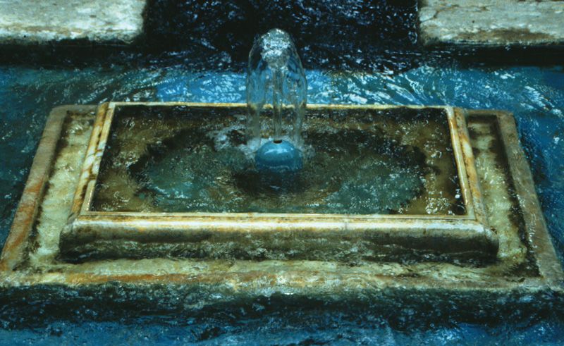 Mehdi Khonsari, Dish with scene of banqueting.