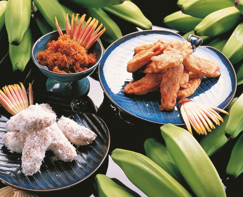 Fried Bananas from The Food of Indonesia: Delicious Recipes from Bali, Java and the Spice Islands by Heinz Von Holzen