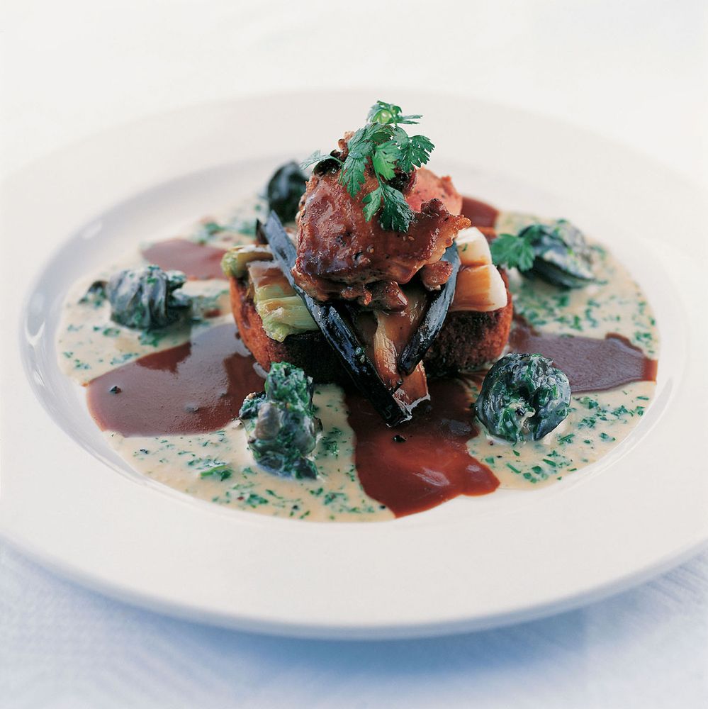 Fricassée of quail with aubergine and leeks on toasted brioche with