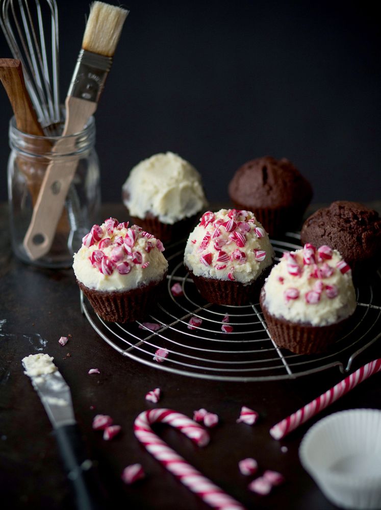 Candy Cane Cupcakes from New York Christmas by Lisa Nieschlag and Lars Wentrup